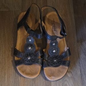 Natural Soul Black Leather Floral T-Strap Sandals